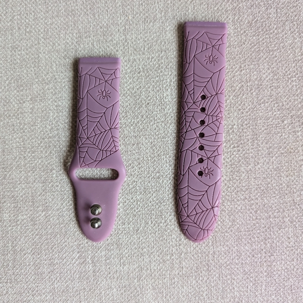 Fitbit  | Spider Web Versa 3/4 Silicone Engraved Wristband in Purple